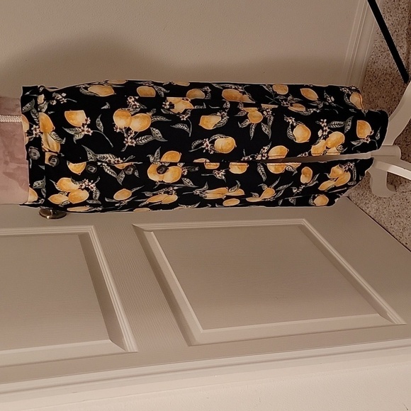 H&M Divided Size 6 Midi Black with Lemons Skirt, Side Slit and Buttons, EUC - Picture 2 of 14